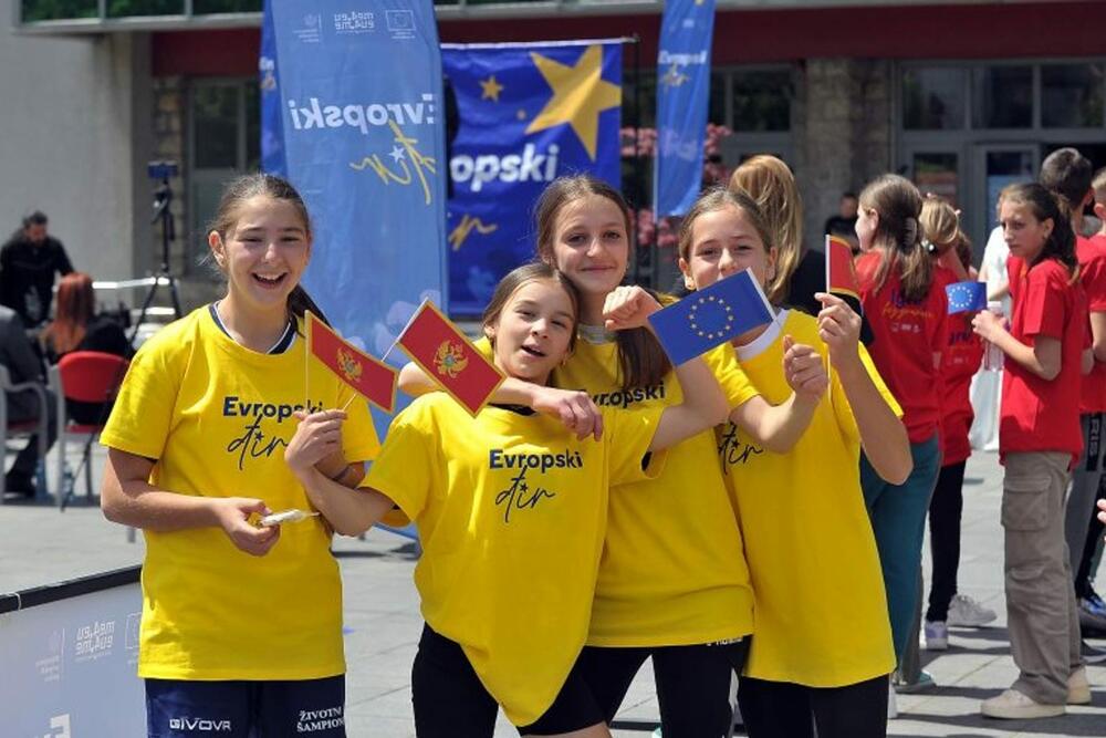 <p>U događaju učestvovali učenici osnovnih škola</p>