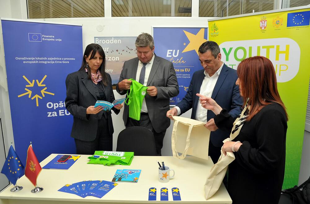 <p>U događaju učestvovali učenici osnovnih škola</p>