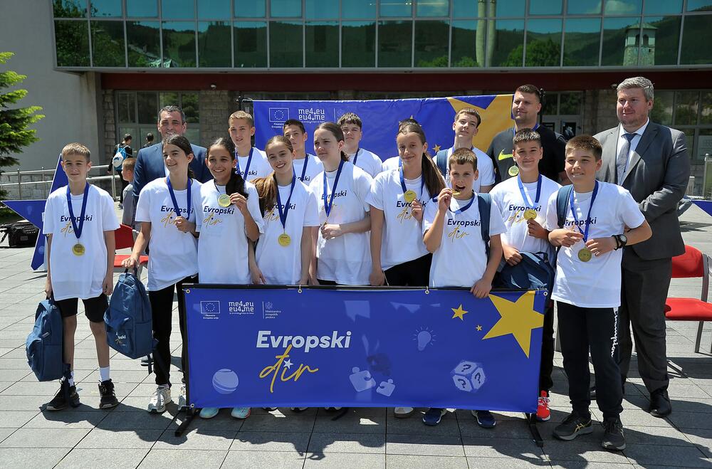 <p>U događaju učestvovali učenici osnovnih škola</p>