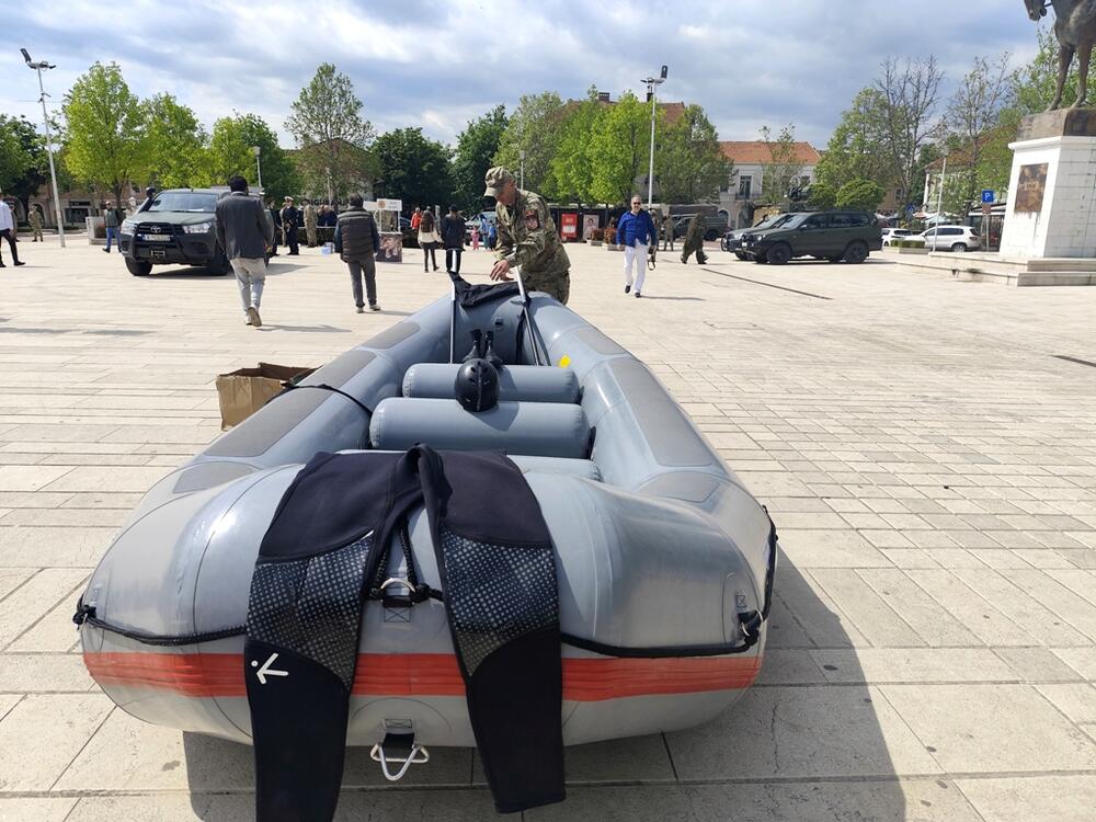 <p>Danas se u sistemu bezbjednosti, sistemu odbrane, i u Vojsci Crne Gore isključivo cijeni i mjeri kvalitet, profesionalnost, znanje i integritet, kazao je potpredsjednik Vlade</p>