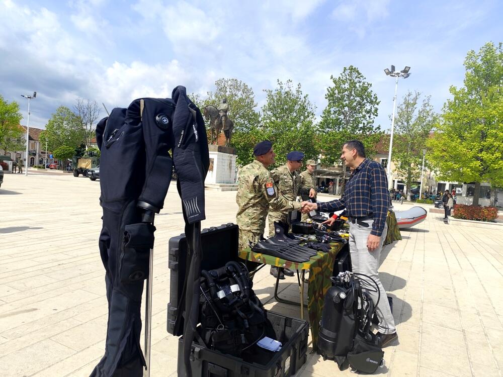 <p>Danas se u sistemu bezbjednosti, sistemu odbrane, i u Vojsci Crne Gore isključivo cijeni i mjeri kvalitet, profesionalnost, znanje i integritet, kazao je potpredsjednik Vlade</p>
