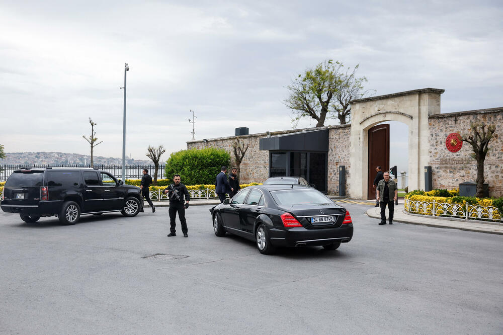 Vozila dolaze u radnu kancelariju tuskog predsjedništva, Foto: Reuters