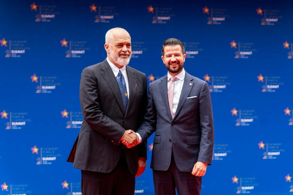 <p>„Ovo je izuzetno važna platforma, posebno za nas, zemlje koje još nisu članice Evropske unije, jer je ovo prilika za otvoren razgovor sa članicama EU o jačanju evropskog jedinstva", rekao je predsjednik Crne Gore</p>