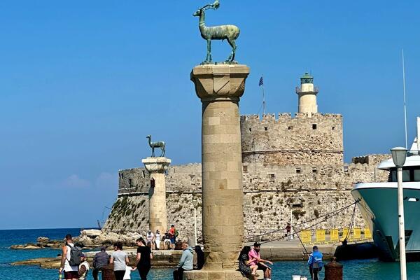 Ostrvo sa narom u imenu