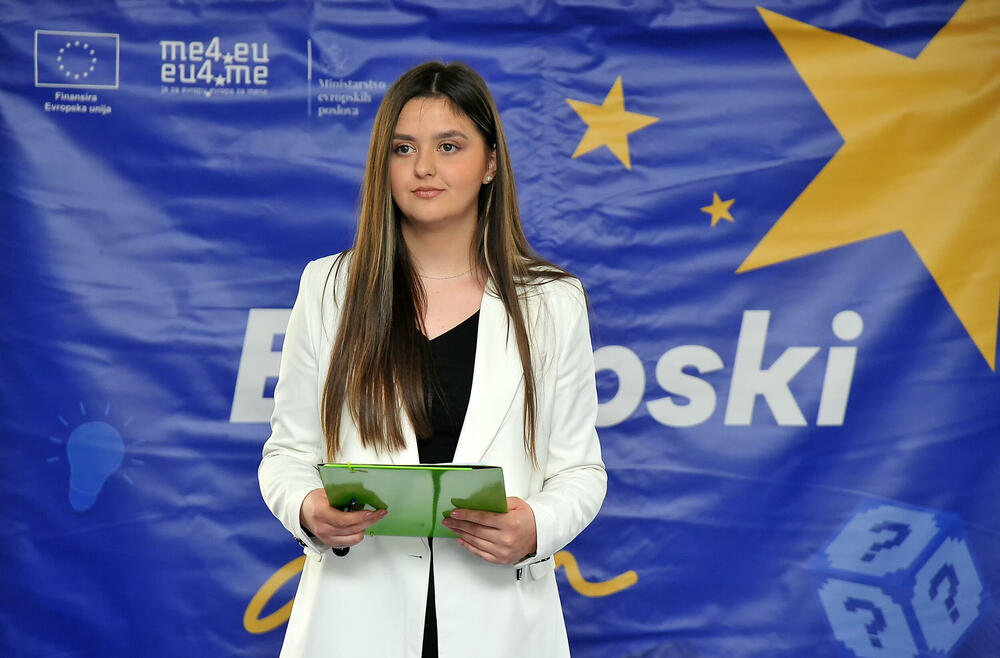 <p>„Iako je kalendarski maj, Petnjicu je iznenadio snijeg, ali ni neuobičajene vremenske prilike nisu uspjele da poremete raspoloženje i energiju na još jednom izdanju Evropskog đira“, kazali su iz Ministarstva evropskih poslova</p>