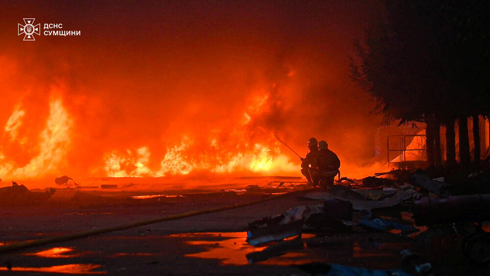<p>"Nadajmo se da će to biti produktivan dan, da će doći do prekida vatre i da će se ovaj veoma nasilni rat, rat koji se nikada nije trebao dogoditi, završiti", napisao je Tramp</p>