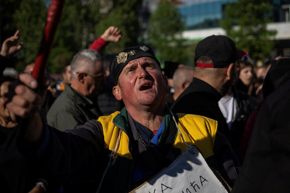 <p>Kazao je i da su milijarde eura uložene u rušenje Srbije, ali da je "obojena revolucija propala", te naglasio da okupljanje u Nišu pokazuje da "slobodarski duh ne mogu da pobijede"</p>