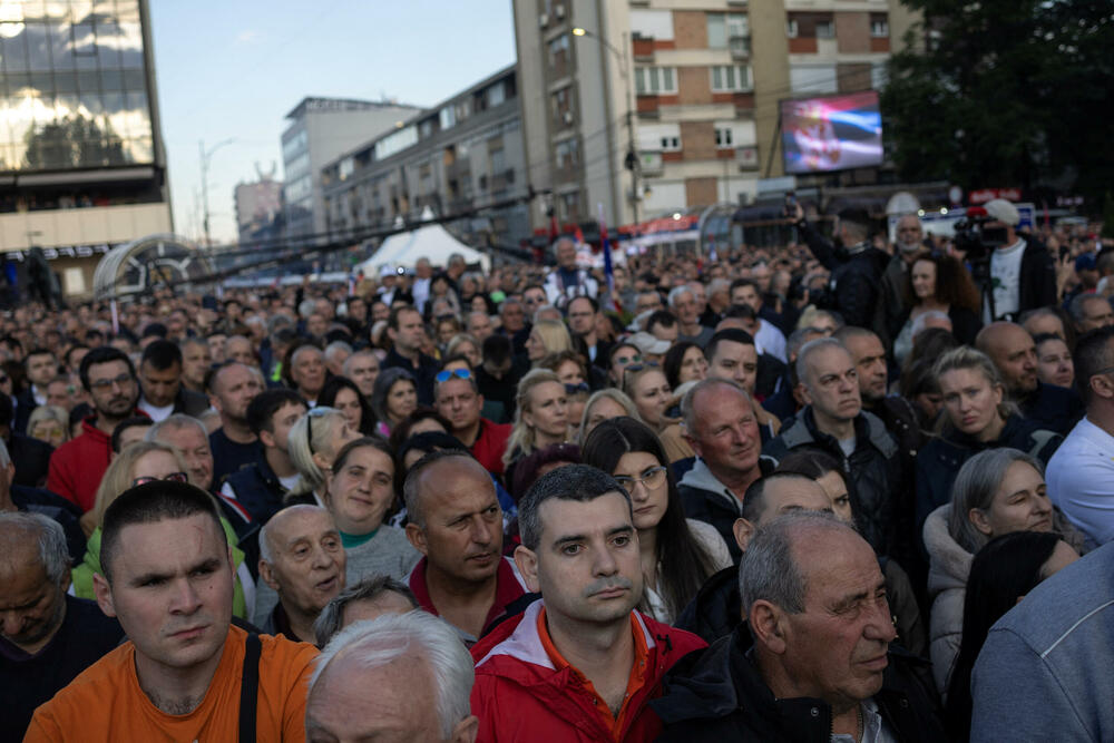 <p>Kazao je i da su milijarde eura uložene u rušenje Srbije, ali da je "obojena revolucija propala", te naglasio da okupljanje u Nišu pokazuje da "slobodarski duh ne mogu da pobijede"</p>