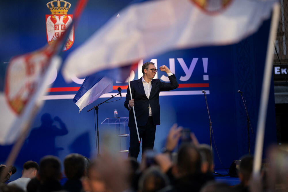 <p>Kazao je i da su milijarde eura uložene u rušenje Srbije, ali da je "obojena revolucija propala", te naglasio da okupljanje u Nišu pokazuje da "slobodarski duh ne mogu da pobijede"</p>