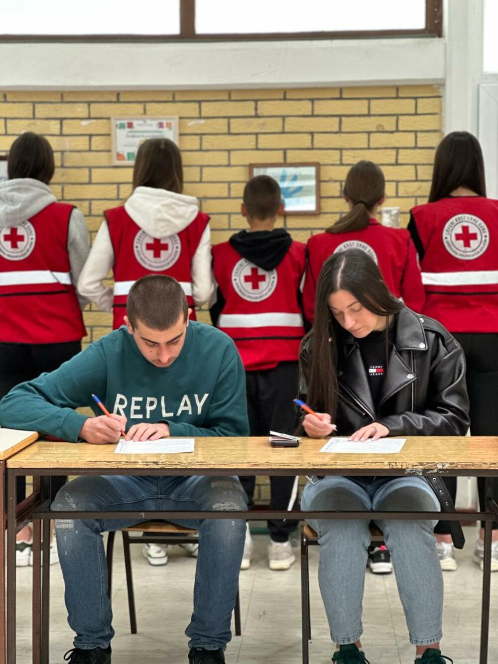 <p>"Ponosni smo na podršku koju su nam pružili brojni sugrađani, prijatelji Kolašina, kao i firme koje su se rado uključile. Među njima posebno ističemo Milivoja Pašića i njegove prijatelje, koji redovno učestvuju u svim akcijama CK Kolašin, iako ih za naš grad vežu isključivo prijateljske veze", kazao je Đorđije Baković iz CK</p>