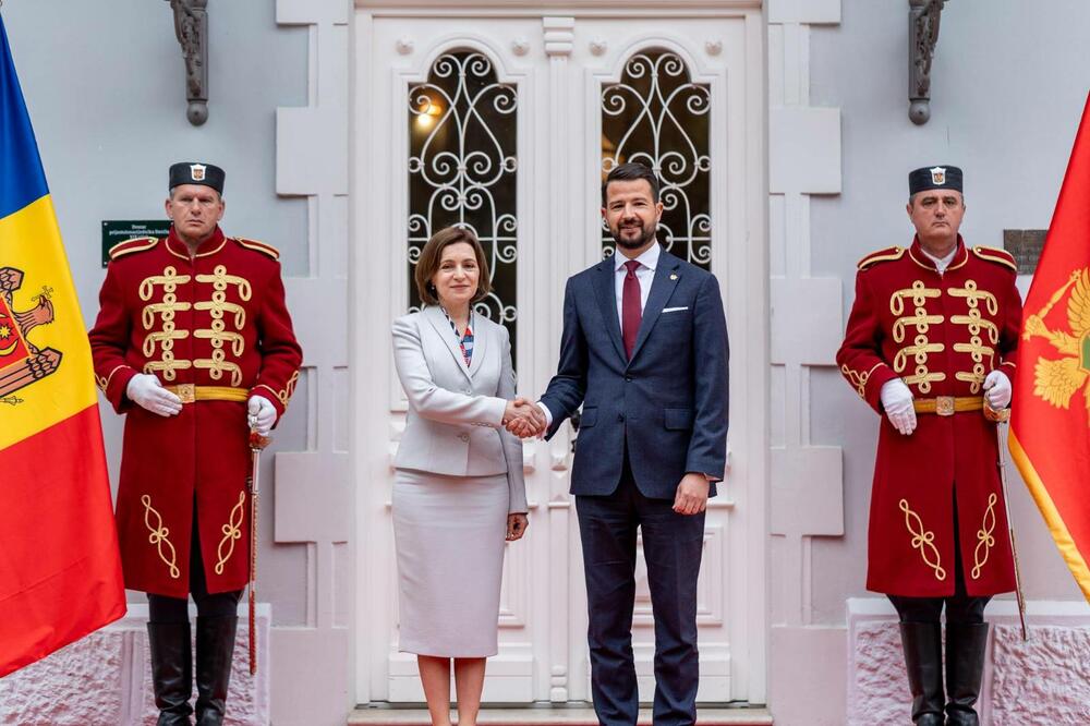 <p>Predsjednicu Moldavije Maju Sandu je u Rezidenciji na Cetinju, dočekao predsjednik Crne Gore Jakov Milatović</p>