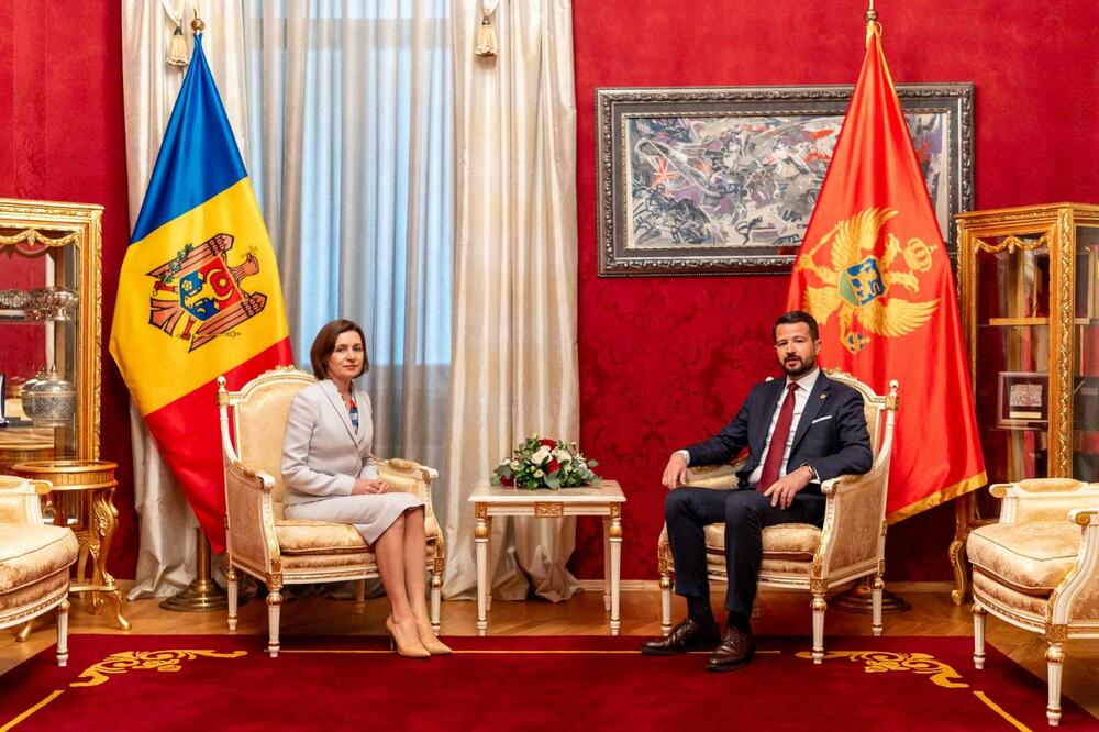 <p>Predsjednicu Moldavije Maju Sandu je u Rezidenciji na Cetinju, dočekao predsjednik Crne Gore Jakov Milatović</p>