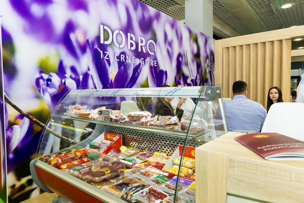 <p>U okviru nacionalnog štanda, Komora predstavlja crnogorsku privredu kroz promociju domaćih proizvođača iz oblasti poljoprivrede, prehrambene industrije i ruralnog turizma</p>