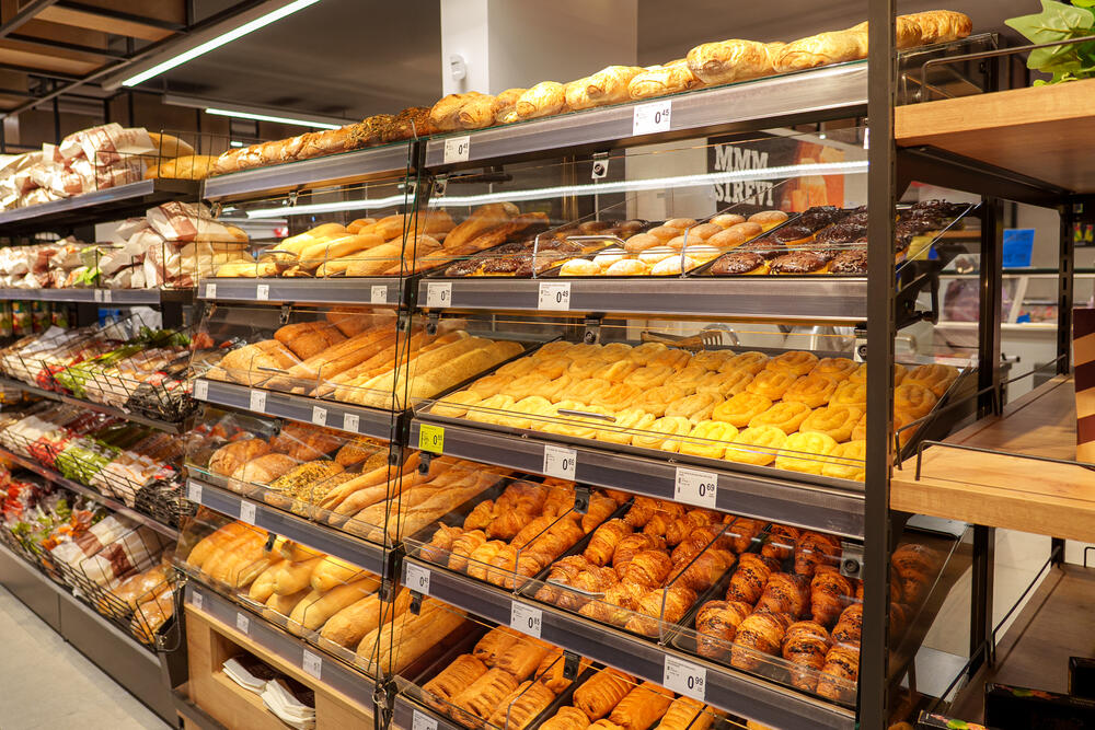 <p>Na dobro poznatoj adresi u Ulici Sava Ilića br. 4, u blizini Omladinskog parka u Igalu, renovirana je IDEA prodavnica. S novim, modernizovanim prostorom i unaprijeđenom ponudom, prodavnica je sada dodatno prilagođena potrebama kako lokalnog stanovništva, tako i turista koji rado posjećuju ovu popularnu destinaciju na crnogorskoj obali.</p>