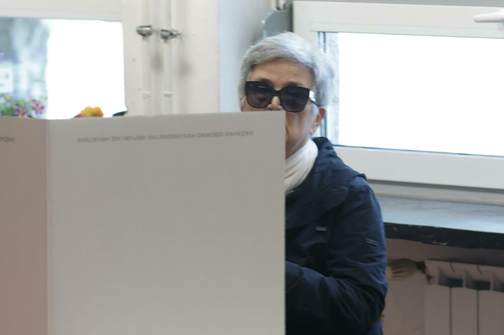 <p>Vladajuća hrvatska HDZ je po navici dobila izbore u većini lokalnih samouprava, premda u Zagrebu praktično ne postoji. Tajna je, kažu analitičari, u slabom budžetu gradova koji se nadaju pomoći "odozgo"</p>