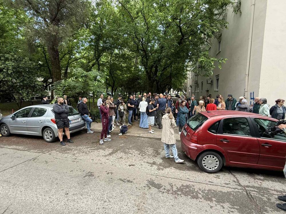 <p>“Okupili smo se ovdje, iako je investitorima odavno rečeno da obustave radove u ovom dijelu grada. Uprkos tome, oni su se pojavili prošle sedmice i počeli da rade”, kazao je Radović</p>