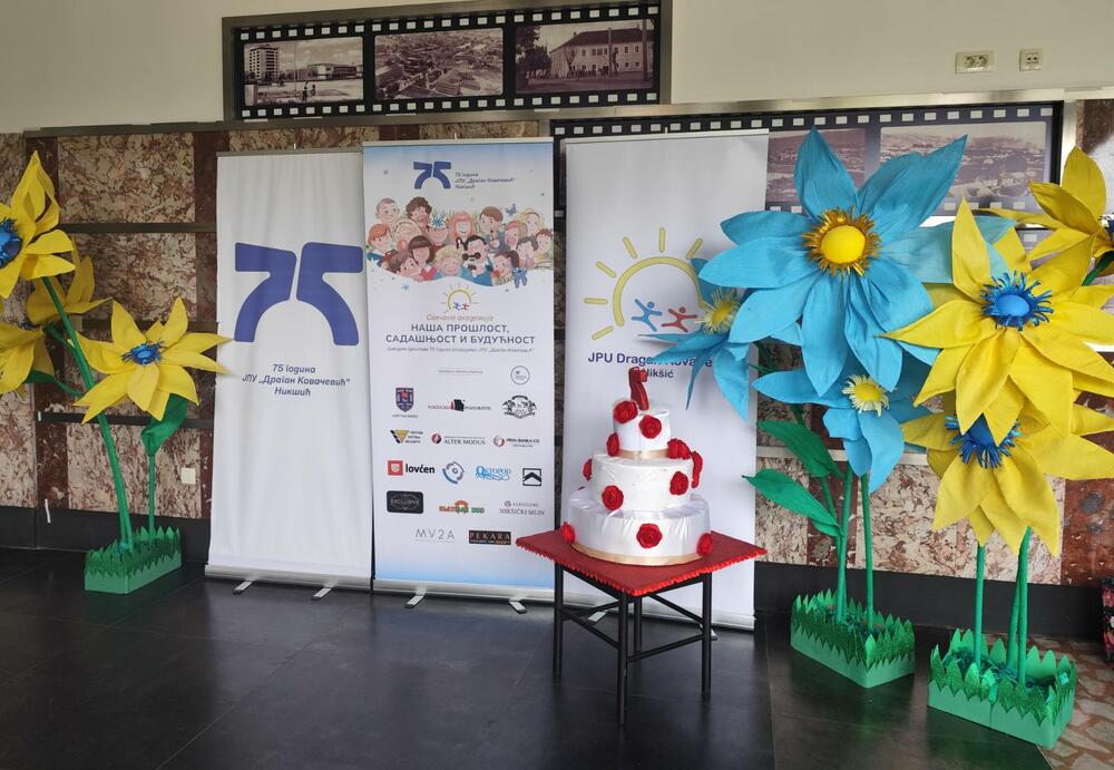 <p>"Tokom svih ovih godina, naš vrtić je bio više od ustanove - drugi dom za generacije djece, mjesto gdje su sticani prvi prijatelji, naučene prve pjesme, nacrtani prvi crteži, izrečene prve riječi", rekla je direktorica te ustanove, Snežana Zogović</p>