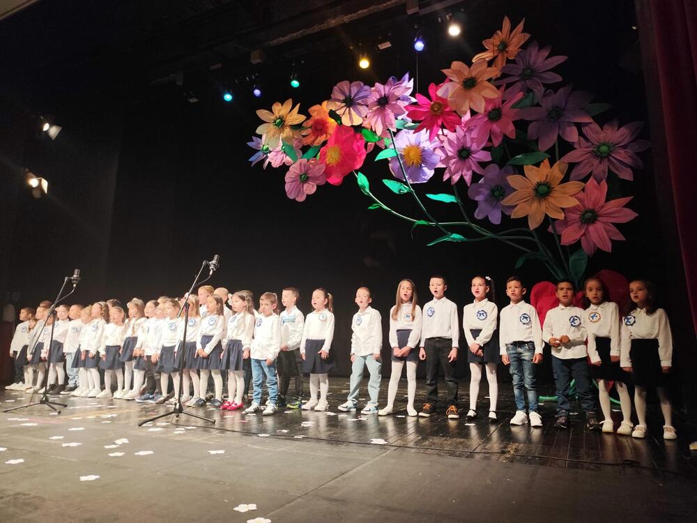 <p>"Tokom svih ovih godina, naš vrtić je bio više od ustanove - drugi dom za generacije djece, mjesto gdje su sticani prvi prijatelji, naučene prve pjesme, nacrtani prvi crteži, izrečene prve riječi", rekla je direktorica te ustanove, Snežana Zogović</p>