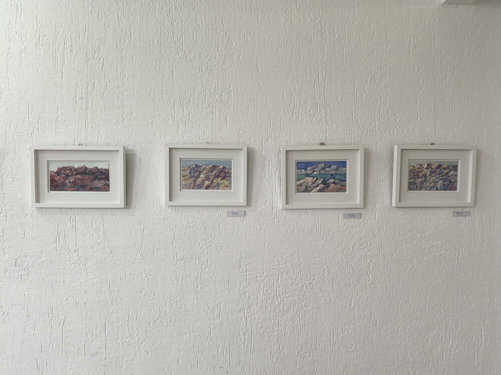 <p>Izložba slika “Likovne minijature” Slobodana Boba Slovinića, biće otvorena danas u galeriji “Most” u Podgorici. Umjetnik u razgovoru za “Vijesti” najavljuje izložbu, govori o svom stvaralaštvu, motivima, slikanju i pisanju, crnogorskom društvu i savremenoj sceni</p>