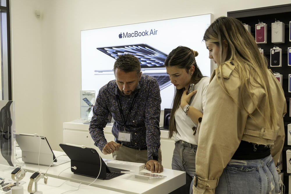 <p>iCentar otvorio novu lokaciju u Tivtu kao Apple autorizovani prodavac.</p>