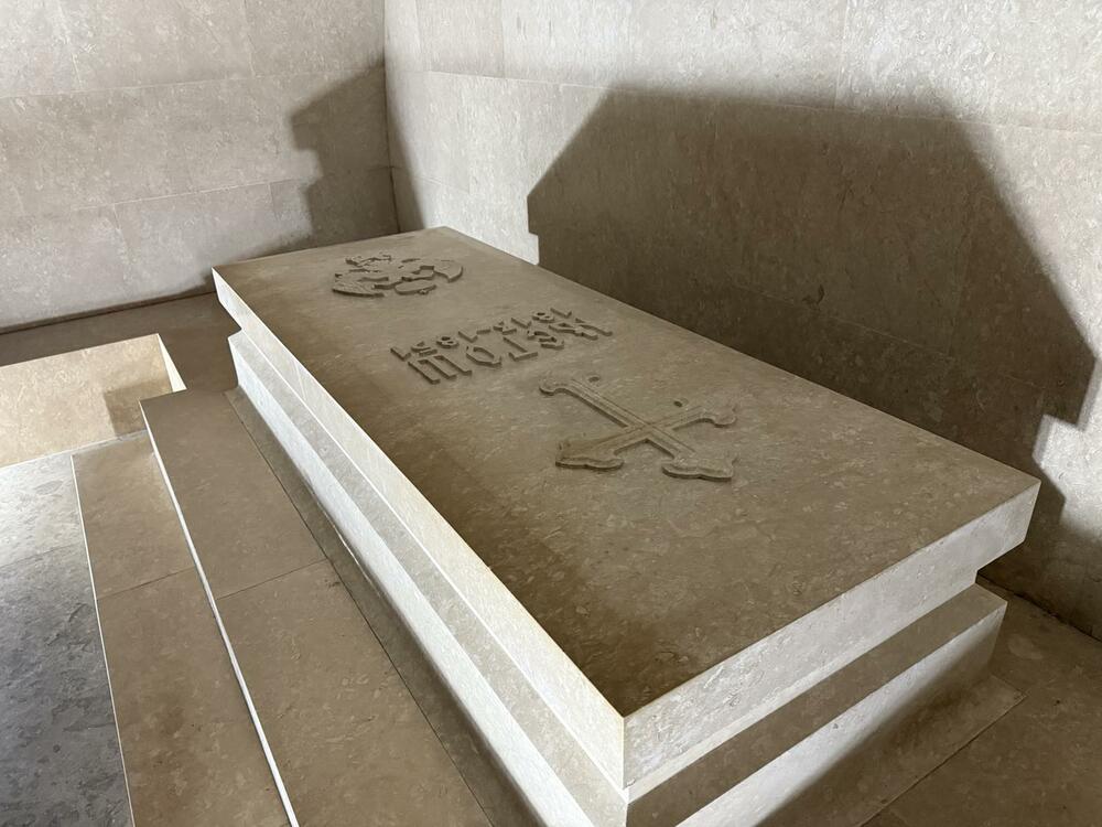 <p>Strani turisti uglavnom zamjeraju lošu signalizaciju i markaciju staza, dok se domaći posjetioci žale na cijene ulaznica u NP, koja iznosi tri eura;</p>  <p>Turisti iz Engleske, Francuske i Italije poručuju da su lovćenska ljepota, Njegošev mauzolej i pogled sa guvna vrijedni dolaska u Crnu Goru</p>