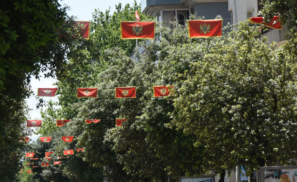 Između zasluga i odgovornosti: šta nijesmo naučili za 20 godina...