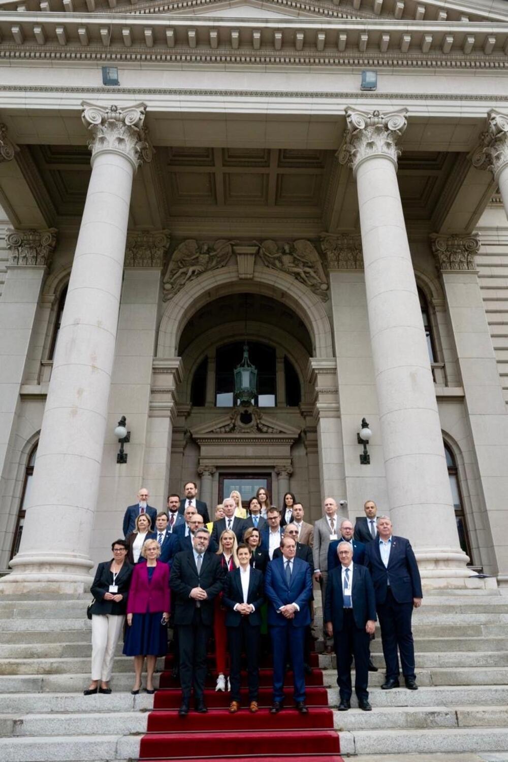 <p>Stojović je, kako se navodi, posebno istakao značaj Know-how Exchange Programa, kroz koji Crna Gora uspješno sarađuje sa zemljama članicama EU na projektima koji konkretno doprinose modernizaciji društva</p>