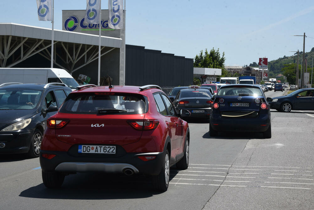 <p>Nije završena ni eksproprijacija koja je trenutno pokrenuta za 28 parcela za prioritetni dio trase od kružnog toka kod zgrade “Vodovoda” do bivše fabrike 19. decembar</p>