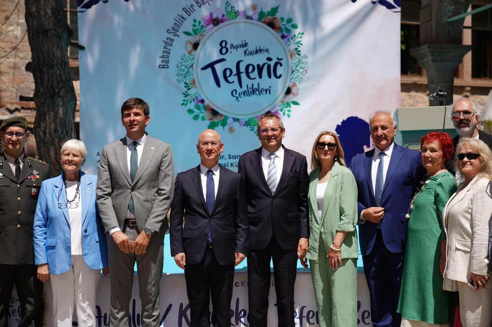 <p>Azemović boravi u radnoj posjeti Turskoj, u okviru koje je prisustvovao manifestacijama posvećenim dijaspori porijeklom iz Crne Gore u gradovima Ajvalik i Burhanija</p>