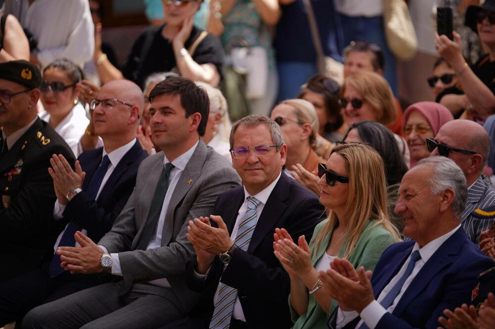 <p>Azemović boravi u radnoj posjeti Turskoj, u okviru koje je prisustvovao manifestacijama posvećenim dijaspori porijeklom iz Crne Gore u gradovima Ajvalik i Burhanija</p>