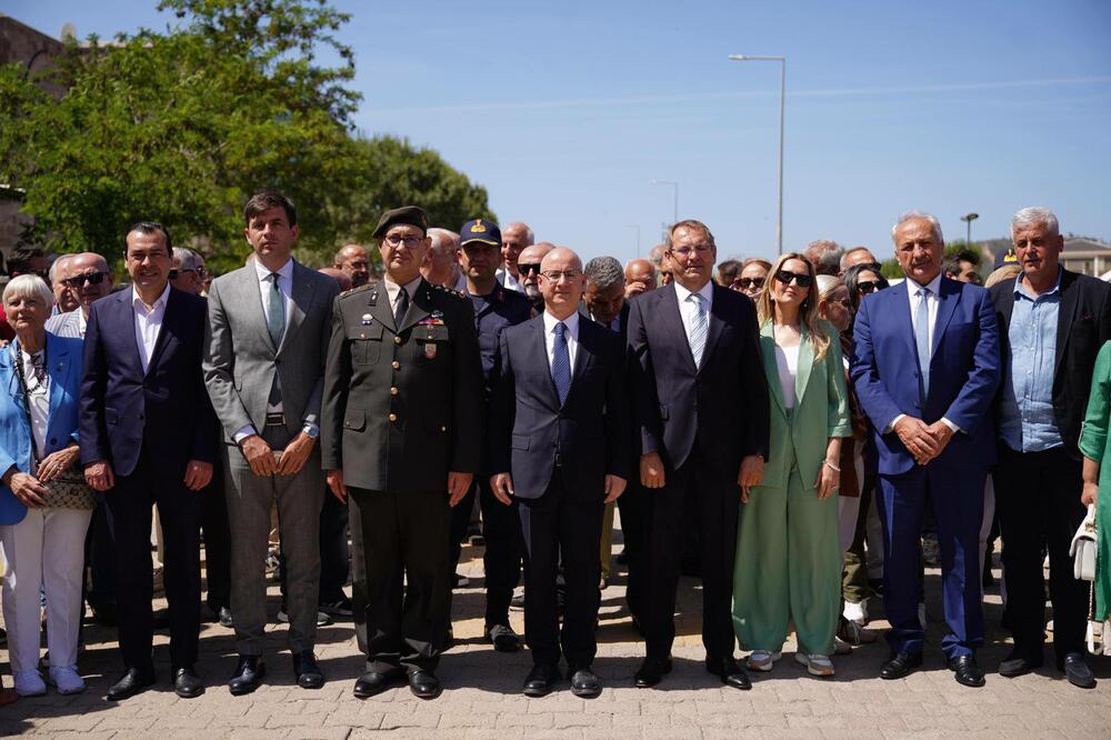 <p>Azemović boravi u radnoj posjeti Turskoj, u okviru koje je prisustvovao manifestacijama posvećenim dijaspori porijeklom iz Crne Gore u gradovima Ajvalik i Burhanija</p>