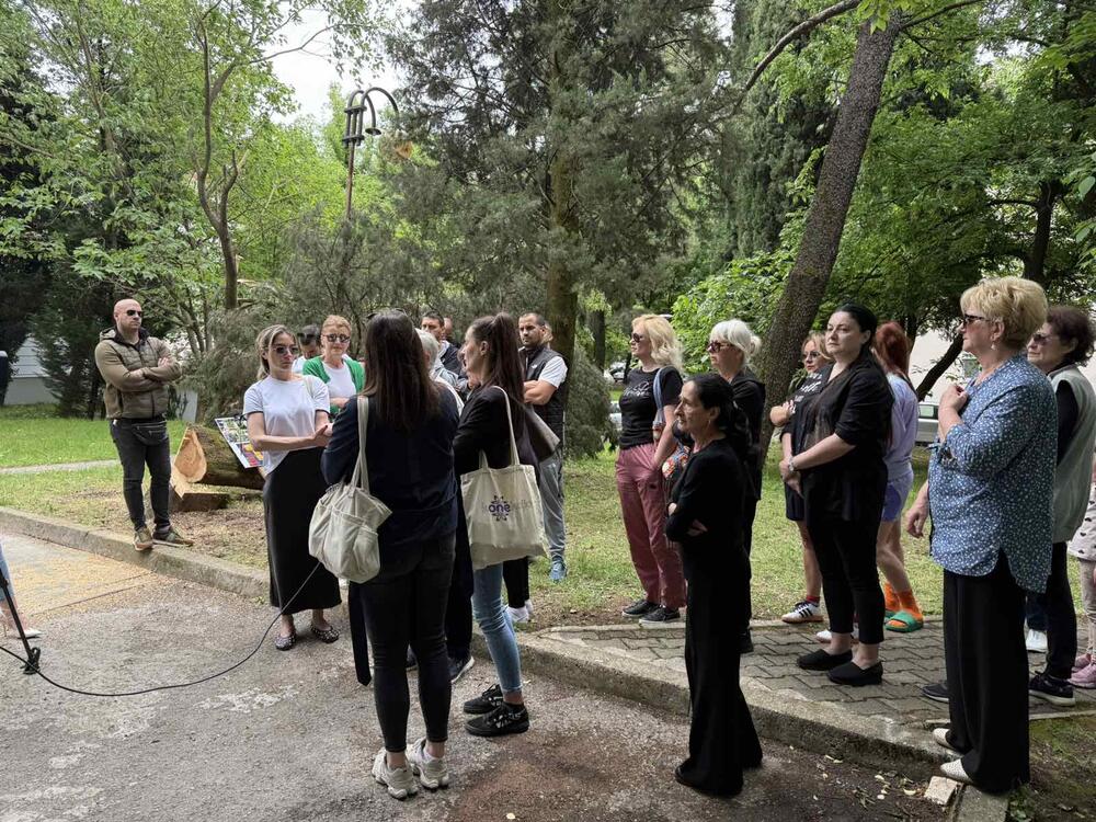 <p>Jedan od stanara Vuk Pejović kazao je da će mještani, "ukoliko država ne reaguje", morati da "zapnu na noćne straže"</p>