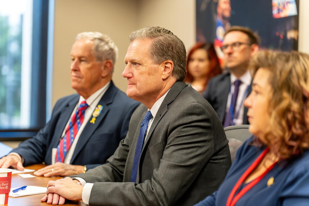 <p>predsjednik Crne Gore boravi u posjeti SAD, gdje se sastao sa Majkom Tarnerom, šefom američke delegacije u Parlamentarnoj skupštini NATO-a i kongresmenima Lindom Sančez i Džoom Vilsonom</p>