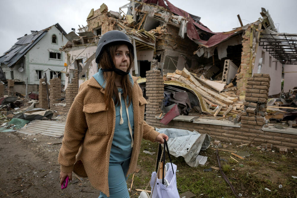 <p>U glavnom gradu Kijevu, lokalni zvaničnici prijavili su 11 povrijeđenih, više požara i štetu na stambenim zgradama, uključujući i spavaonicu</p>