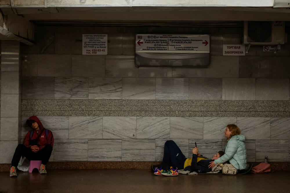<p>U glavnom gradu Kijevu, lokalni zvaničnici prijavili su 11 povrijeđenih, više požara i štetu na stambenim zgradama, uključujući i spavaonicu</p>