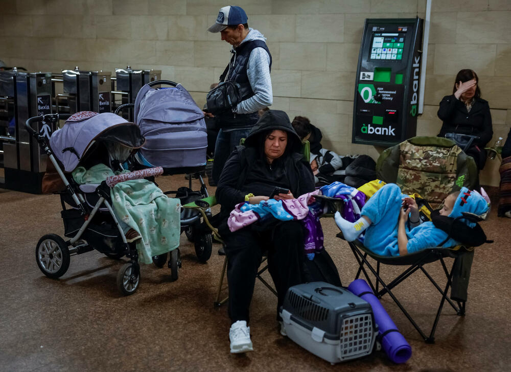 <p>U glavnom gradu Kijevu, lokalni zvaničnici prijavili su 11 povrijeđenih, više požara i štetu na stambenim zgradama, uključujući i spavaonicu</p>