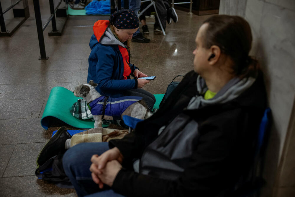 <p>U glavnom gradu Kijevu, lokalni zvaničnici prijavili su 11 povrijeđenih, više požara i štetu na stambenim zgradama, uključujući i spavaonicu</p>