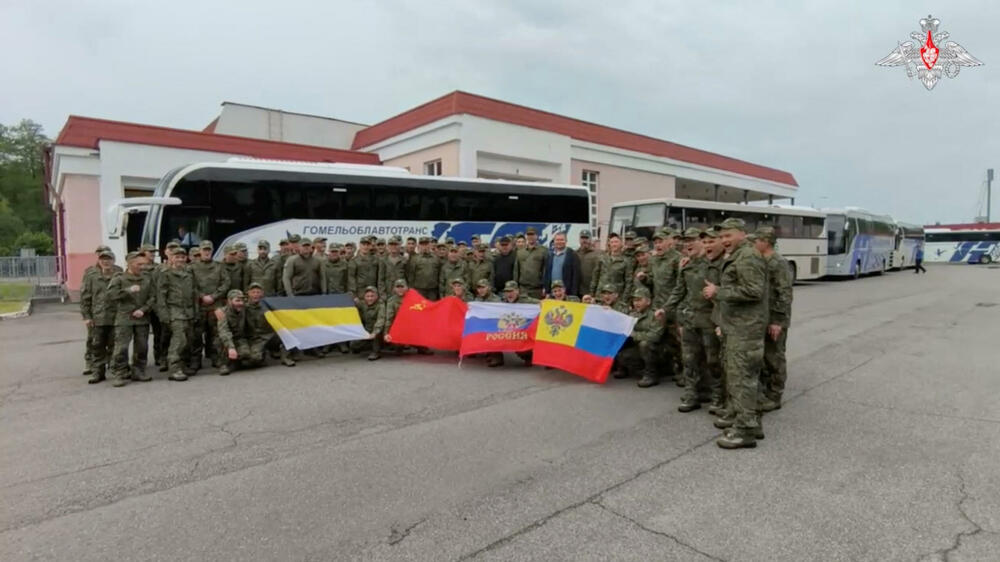 <p>"Tako su, u skladu sa rusko-ukrajinskim sporazumima postignutim 16. maja u Istanbulu, za period od 23. maja do 25. maja ruska i ukrajinska strana izvršile razmjenu po formuli 1.000 za 1.000 ljudi", saopštilo je Ministarstvo odbrane Rusije</p>