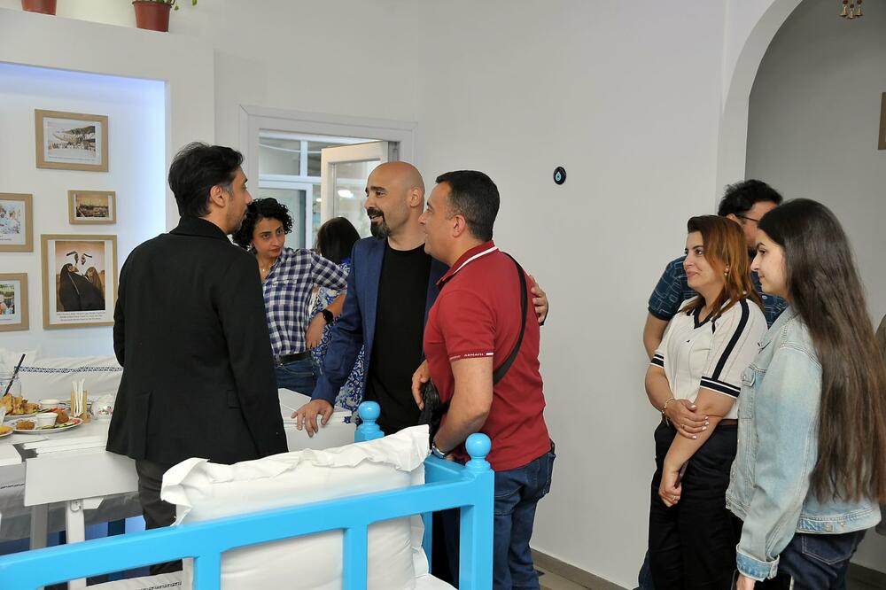 <p>Arabian Tea House je 25. maja zvanično otvorio vrata svoje nove lokacije, na Bulevaru Knjaza Danila br 34, zadržavajući srž svega što je ovo mjesto činilo posebnim – autentičnu atmosferu, toplinu doma i ljubav koja se osjeća u svakom detalju.</p>