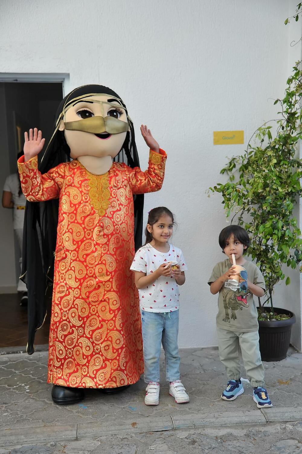 <p>Arabian Tea House je 25. maja zvanično otvorio vrata svoje nove lokacije, na Bulevaru Knjaza Danila br 34, zadržavajući srž svega što je ovo mjesto činilo posebnim – autentičnu atmosferu, toplinu doma i ljubav koja se osjeća u svakom detalju.</p>