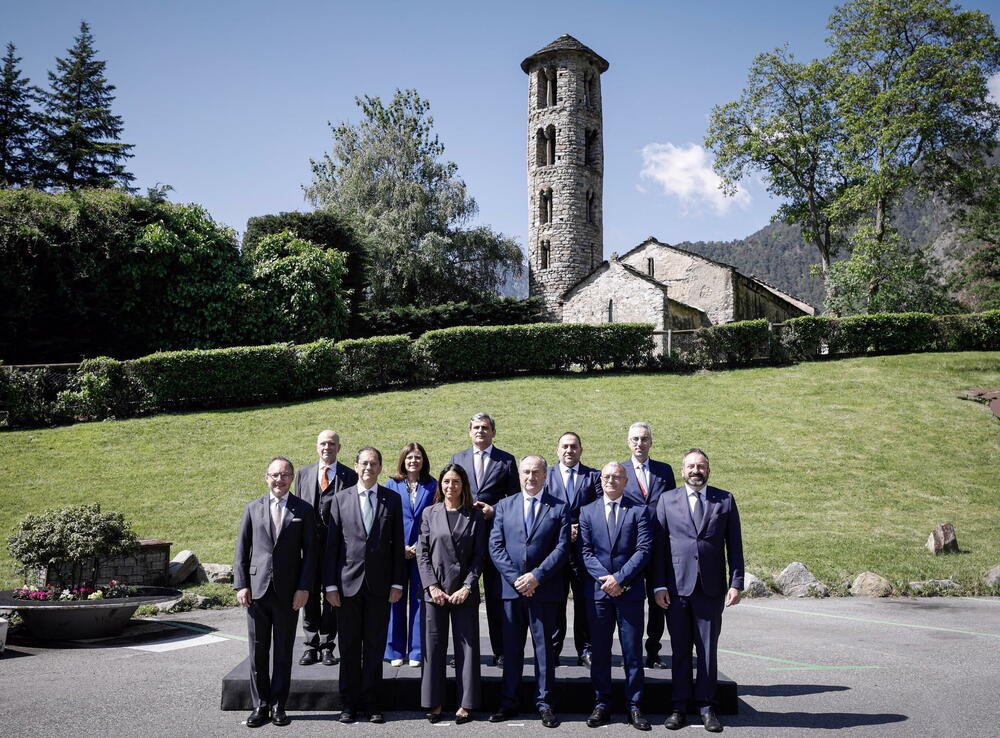 <p>On je učestvovao danas na sastanku šefova država i vlada u okviru Igara malih zemalja u Andori, na temu „Otpornost malih evropskih država pred globalnim izazovima“</p>