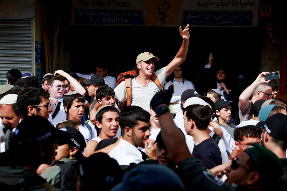 <p>Palestinski prodavci zatvorili su radnje ranije i policija je postavljena duž uskih sokaka uoči marša koji se često pretvara u glasnu i ponekad nasilnu povorku ultranacionalističkih Jevreja</p>