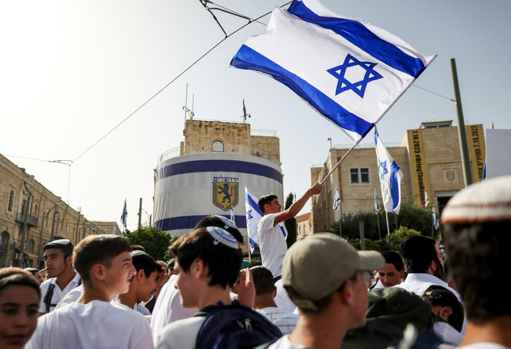 <p>Palestinski prodavci zatvorili su radnje ranije i policija je postavljena duž uskih sokaka uoči marša koji se često pretvara u glasnu i ponekad nasilnu povorku ultranacionalističkih Jevreja</p>