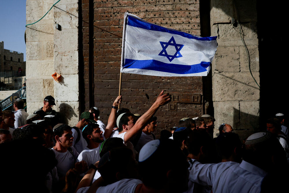 <p>Palestinski prodavci zatvorili su radnje ranije i policija je postavljena duž uskih sokaka uoči marša koji se često pretvara u glasnu i ponekad nasilnu povorku ultranacionalističkih Jevreja</p>