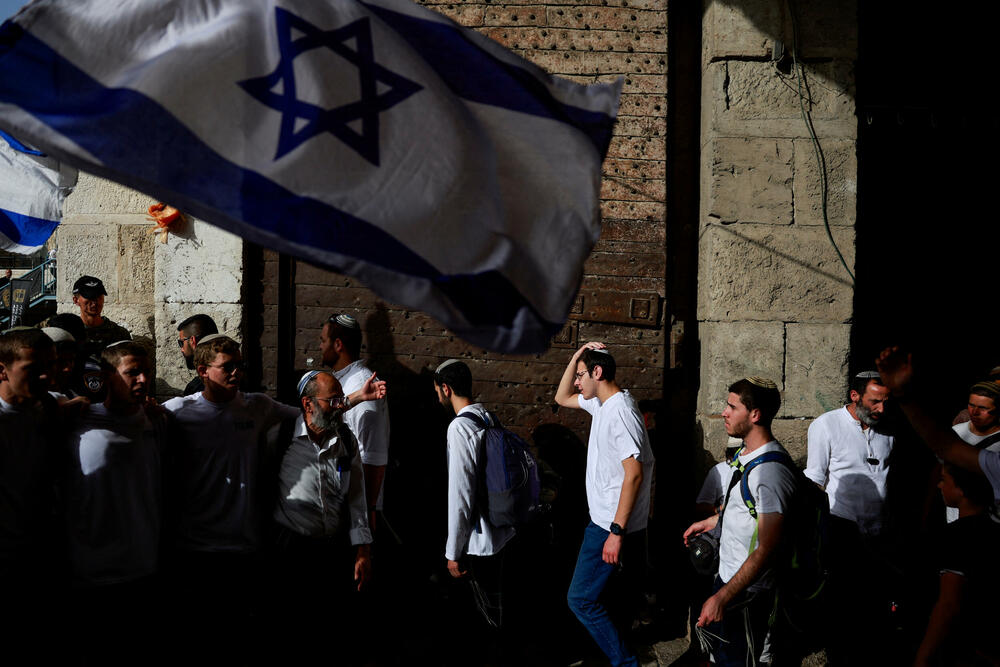 <p>Palestinski prodavci zatvorili su radnje ranije i policija je postavljena duž uskih sokaka uoči marša koji se često pretvara u glasnu i ponekad nasilnu povorku ultranacionalističkih Jevreja</p>