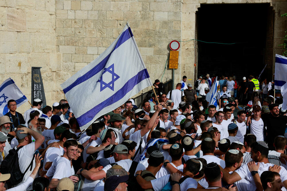 <p>Palestinski prodavci zatvorili su radnje ranije i policija je postavljena duž uskih sokaka uoči marša koji se često pretvara u glasnu i ponekad nasilnu povorku ultranacionalističkih Jevreja</p>