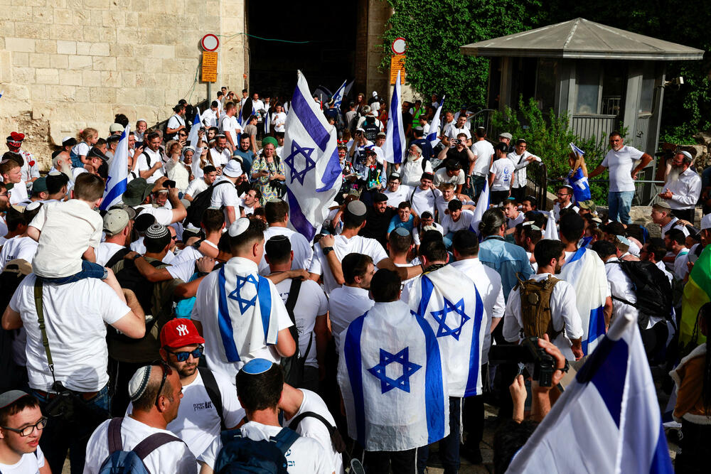<p>Palestinski prodavci zatvorili su radnje ranije i policija je postavljena duž uskih sokaka uoči marša koji se često pretvara u glasnu i ponekad nasilnu povorku ultranacionalističkih Jevreja</p>