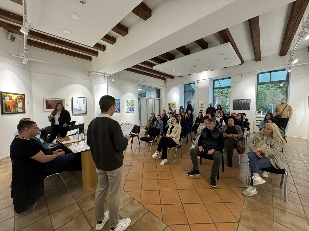 <p>Ovo je treća knjiga poezije madog Bjelopoljca</p>