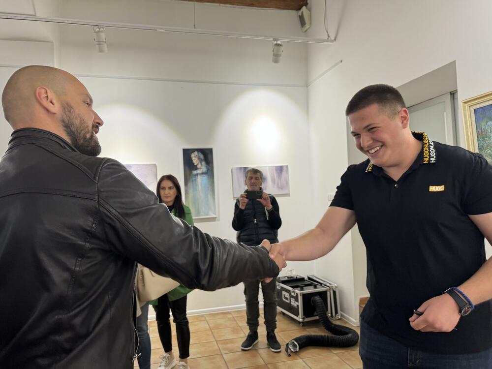 <p>Ovo je treća knjiga poezije madog Bjelopoljca</p>