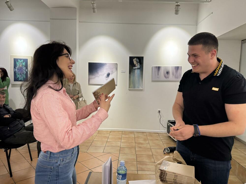 <p>Ovo je treća knjiga poezije madog Bjelopoljca</p>